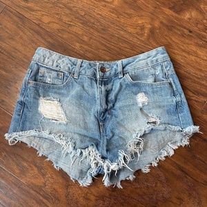 Women’s Divided frayed distressed jean shorts size 8